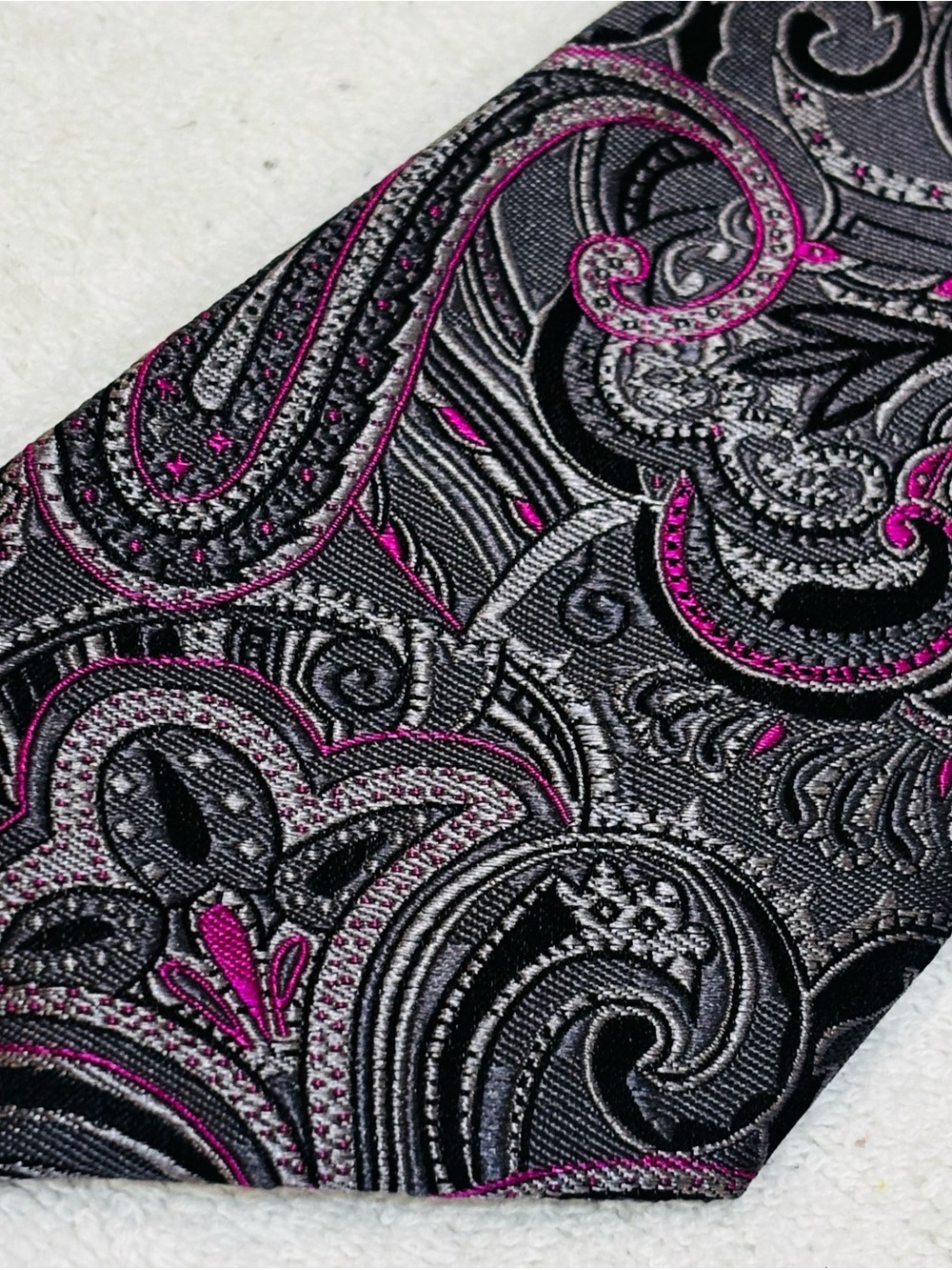 Brand New High Quality Designer Tie By Paul Malone